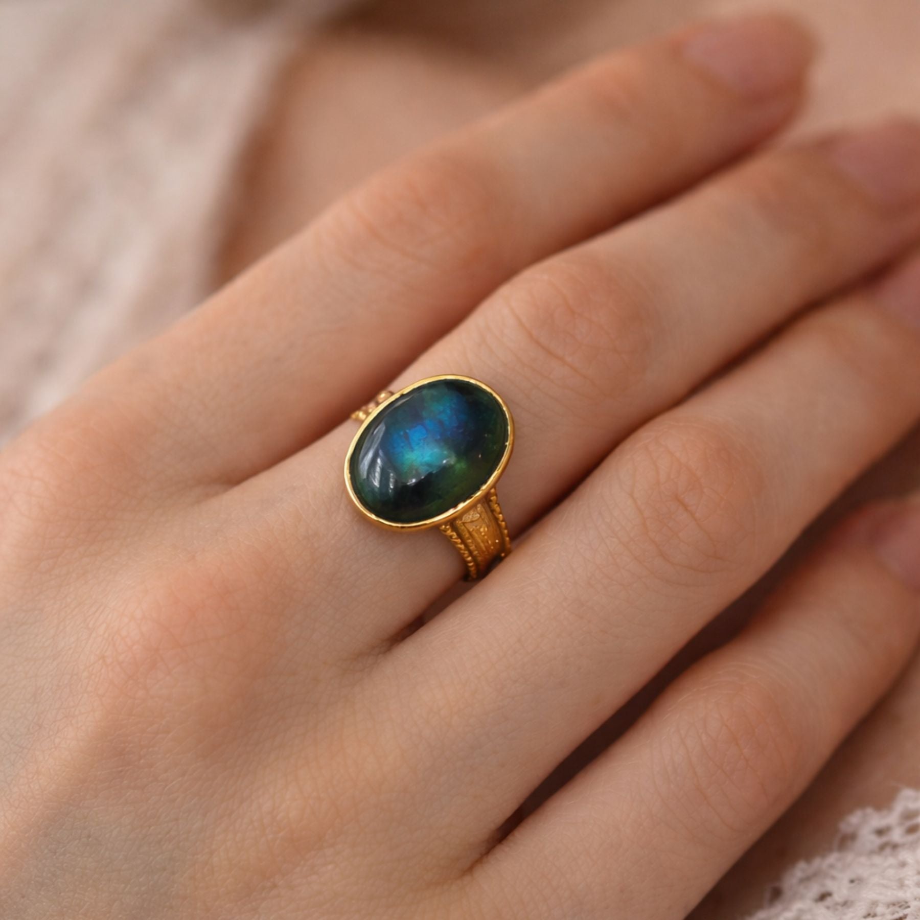 Bague "Ninmah" en Labradorite