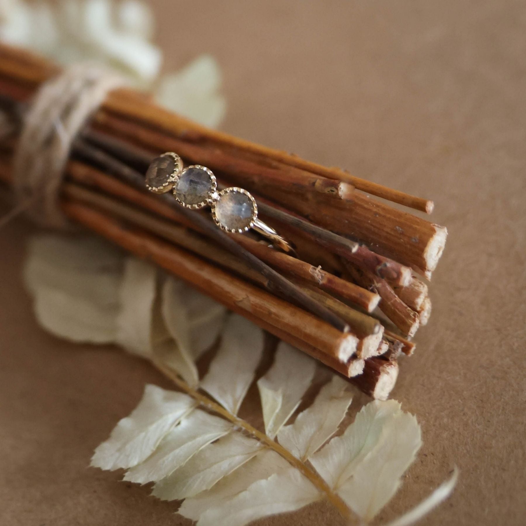 Bague "Trio" en Labradorite