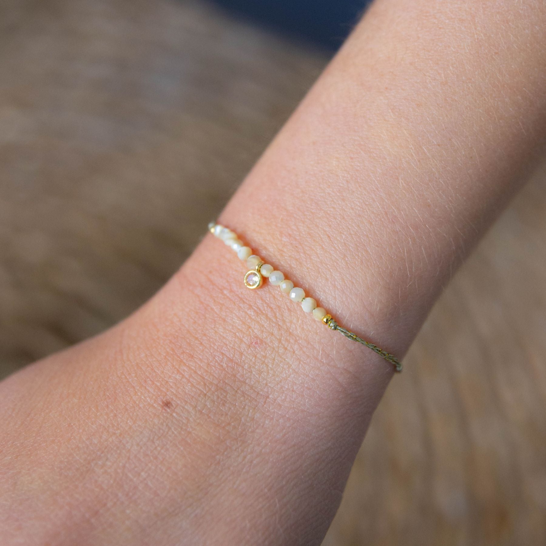 Bracelet "Victoire" en Nacre blanche et Zirconium rose