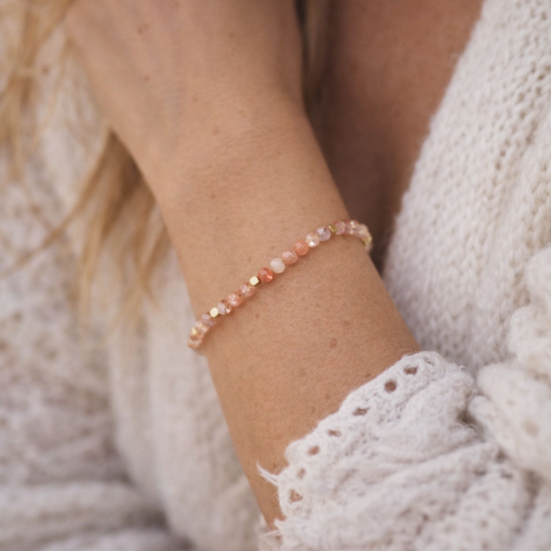 Bracelet fin en Pierre de soleil