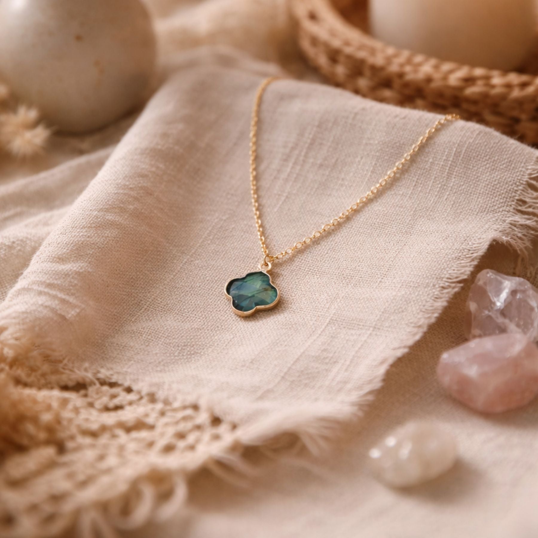 Collier "Trèfle" en Labradorite