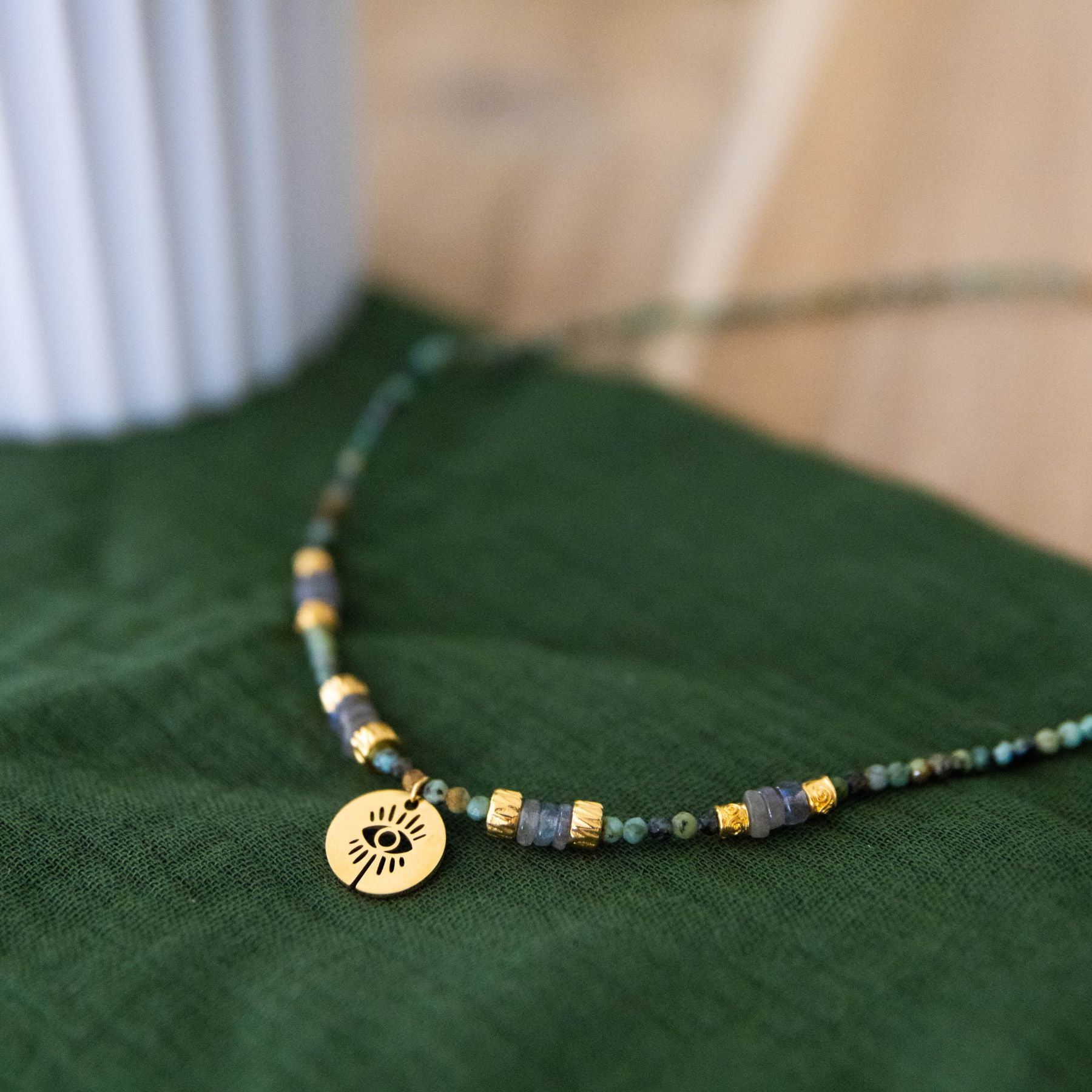 Collier "Œil" en Turquoise et Labradorite