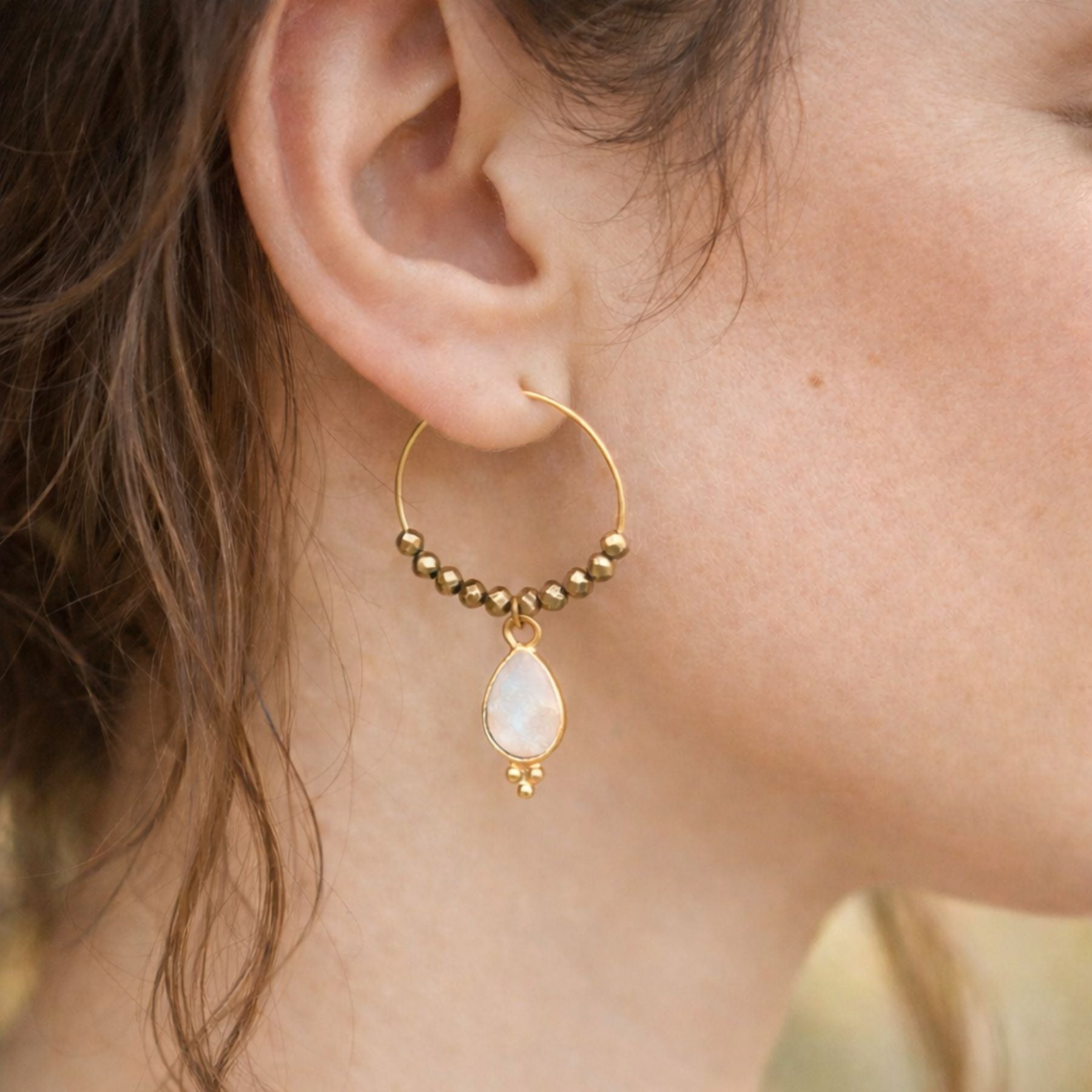 Créoles en Pierre de lune et Hématite