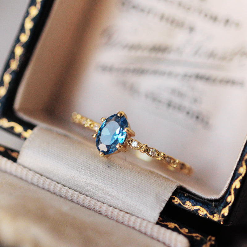 Bague "Naïades" en Topaze bleue