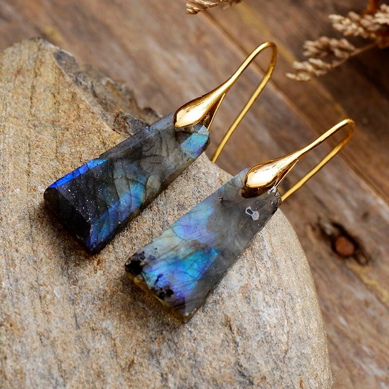 Boucles d'oreilles "Hécate" en Labradorite