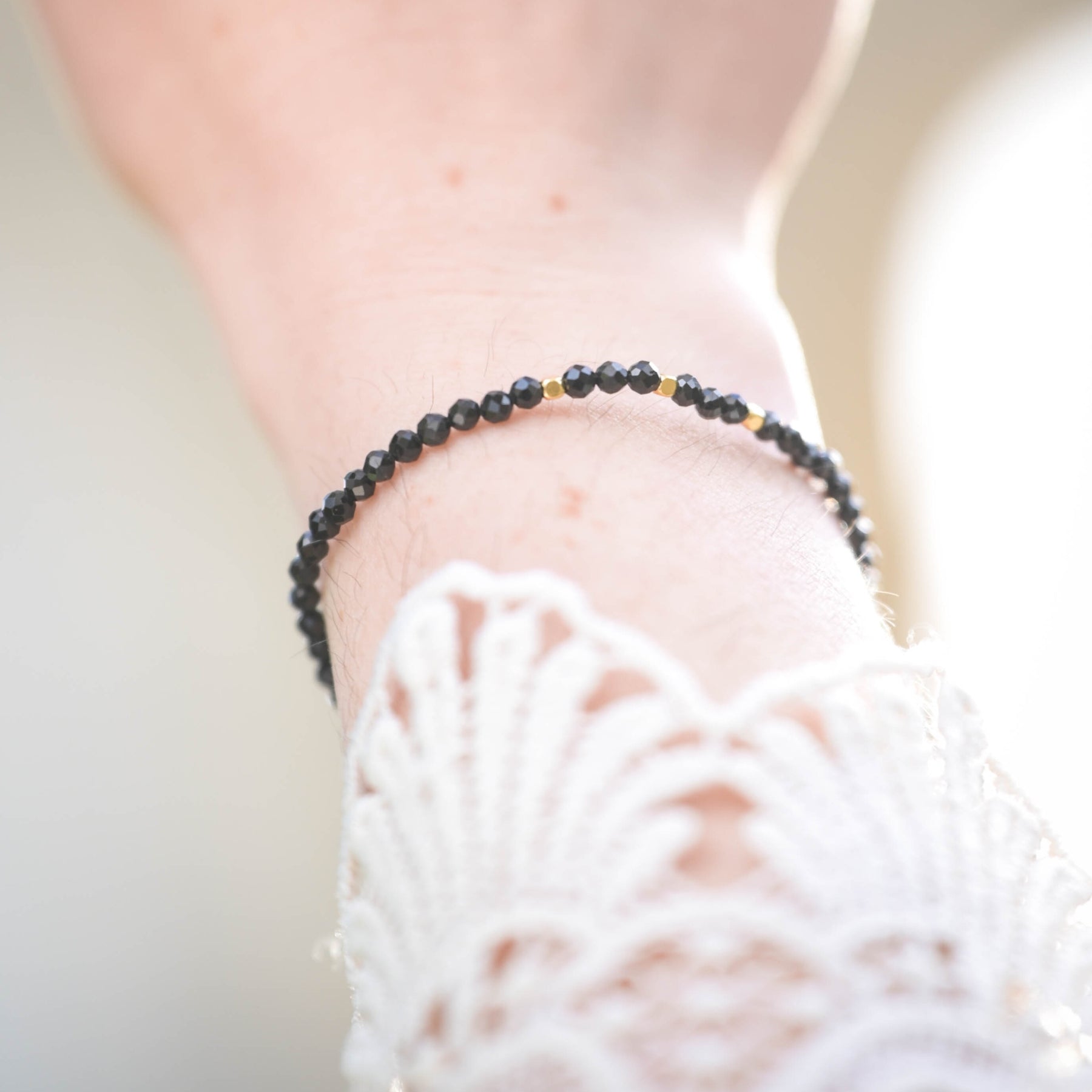 Bracelet fin en Spinelle noir