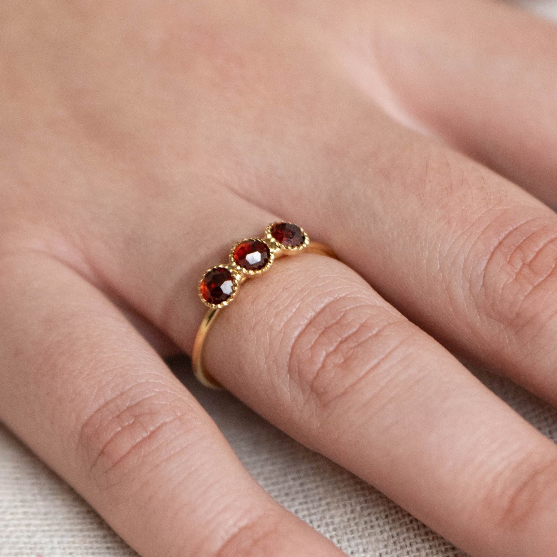 Bague "Trio" en Grenat