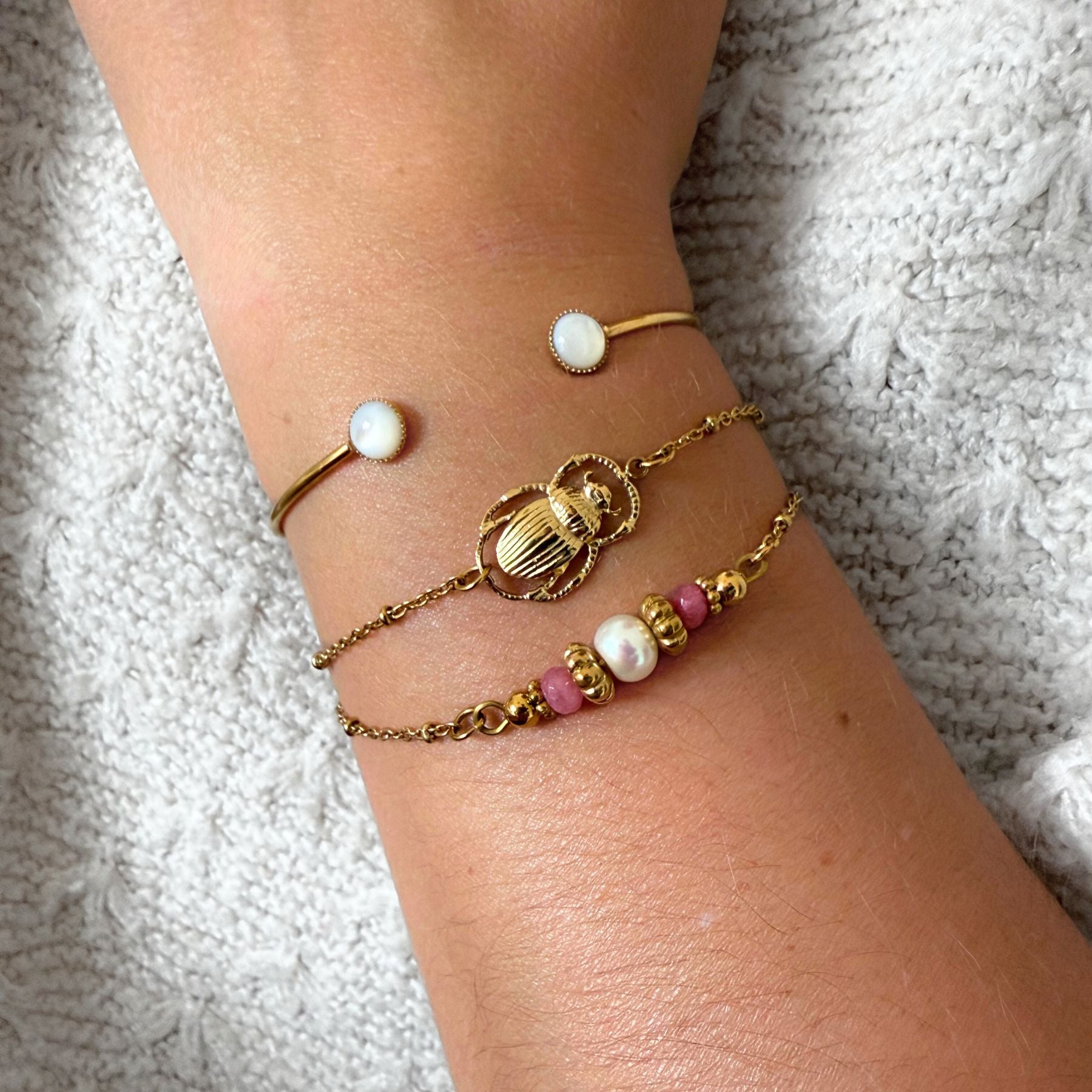 Bracelet en Perle d'eau douce et quartz fraise et Bracelet jonc - Nacre et Bracelet "Scarabée" - Acier inoxydable