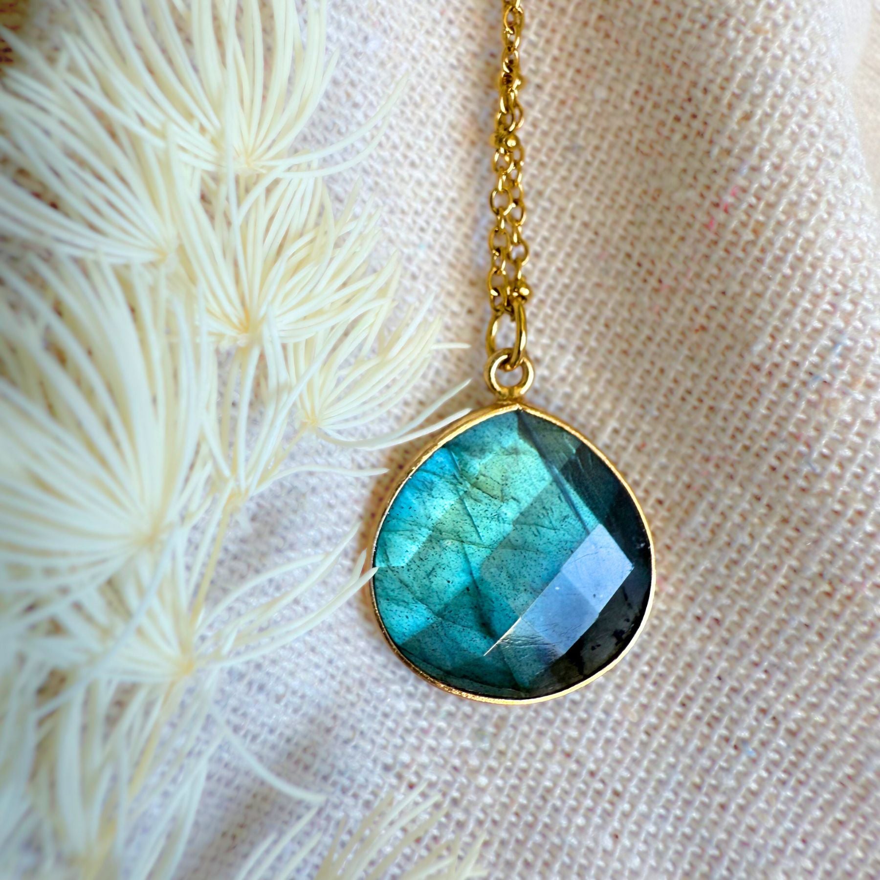 Collier "Némésis" en Labradorite