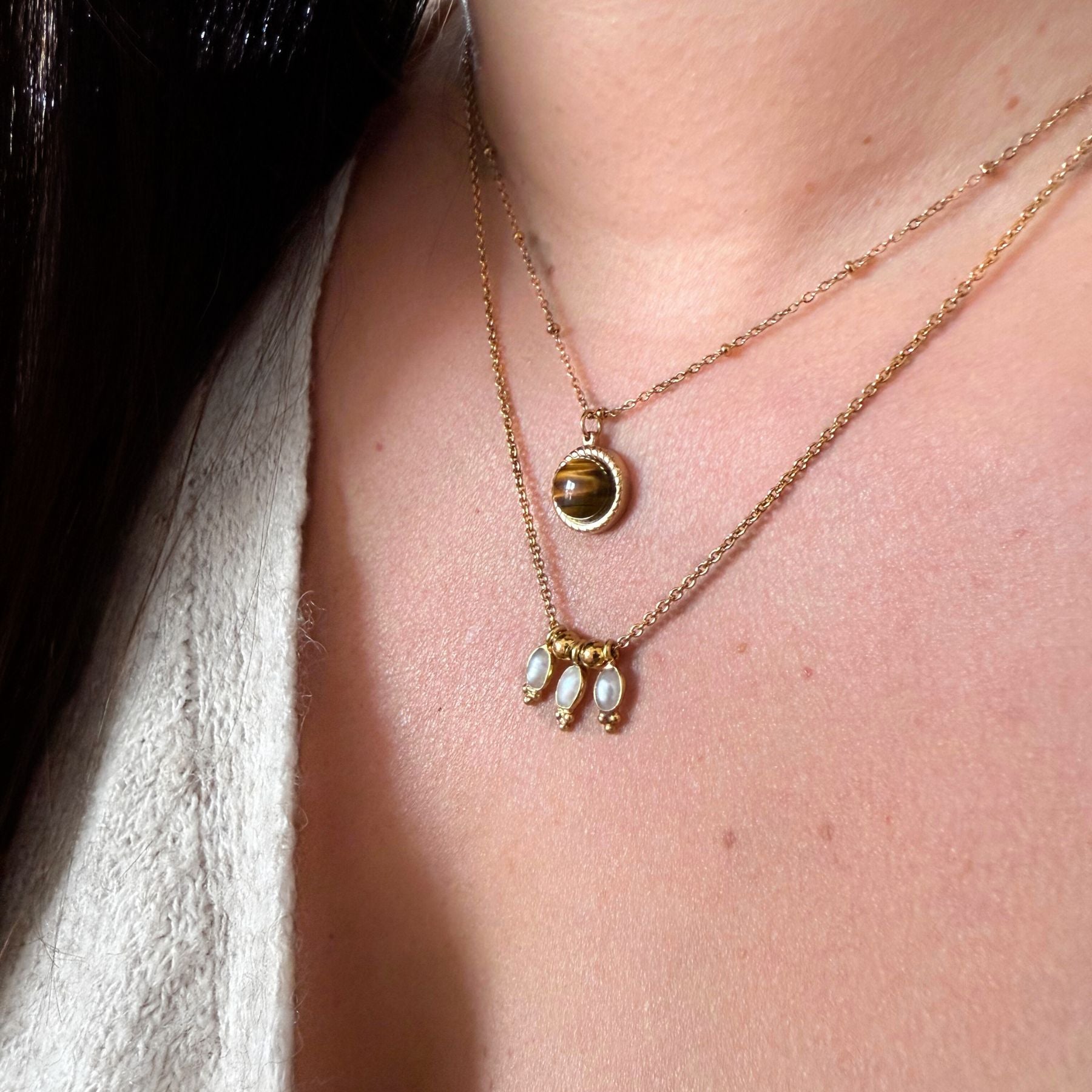 Collier "Triade" - Perle d'eau douce et Collier "Théia" - Oeil de tigre