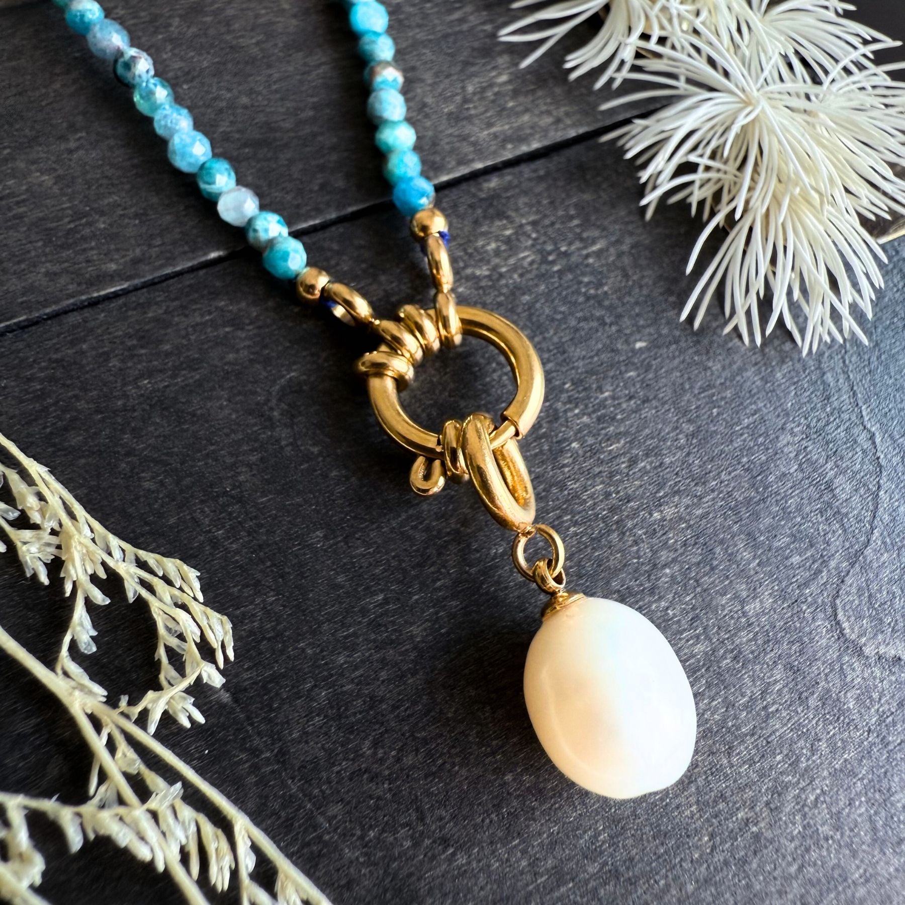 Collier en Apatite et Perle d'eau douce 