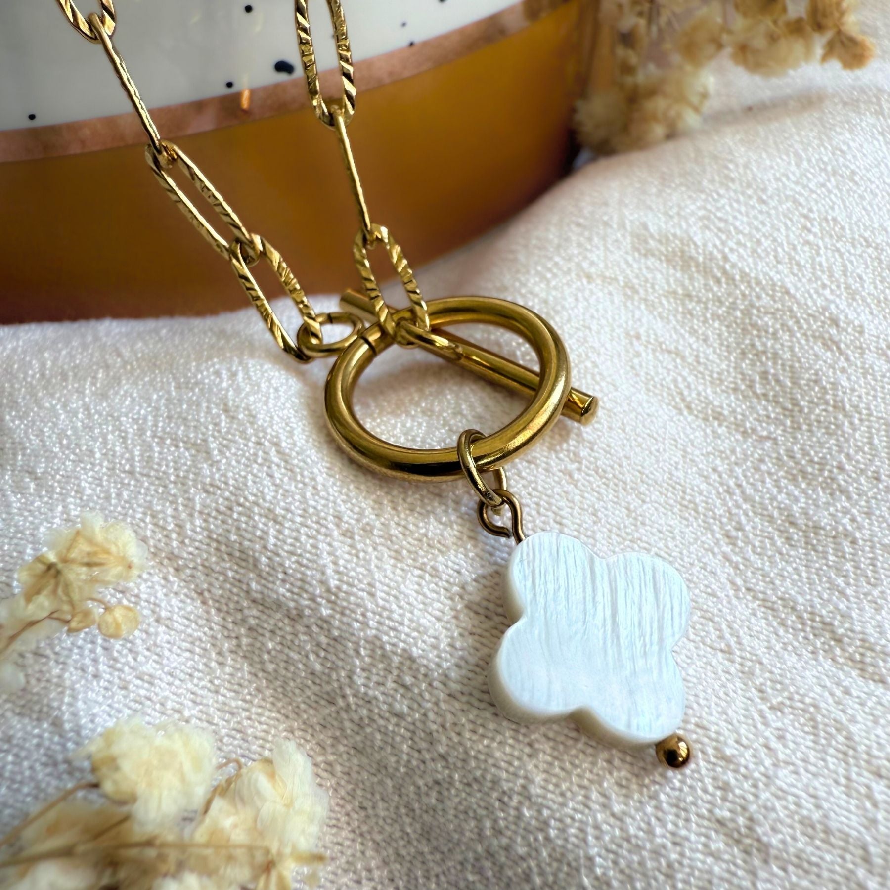 Collier fermoir T - Nacre