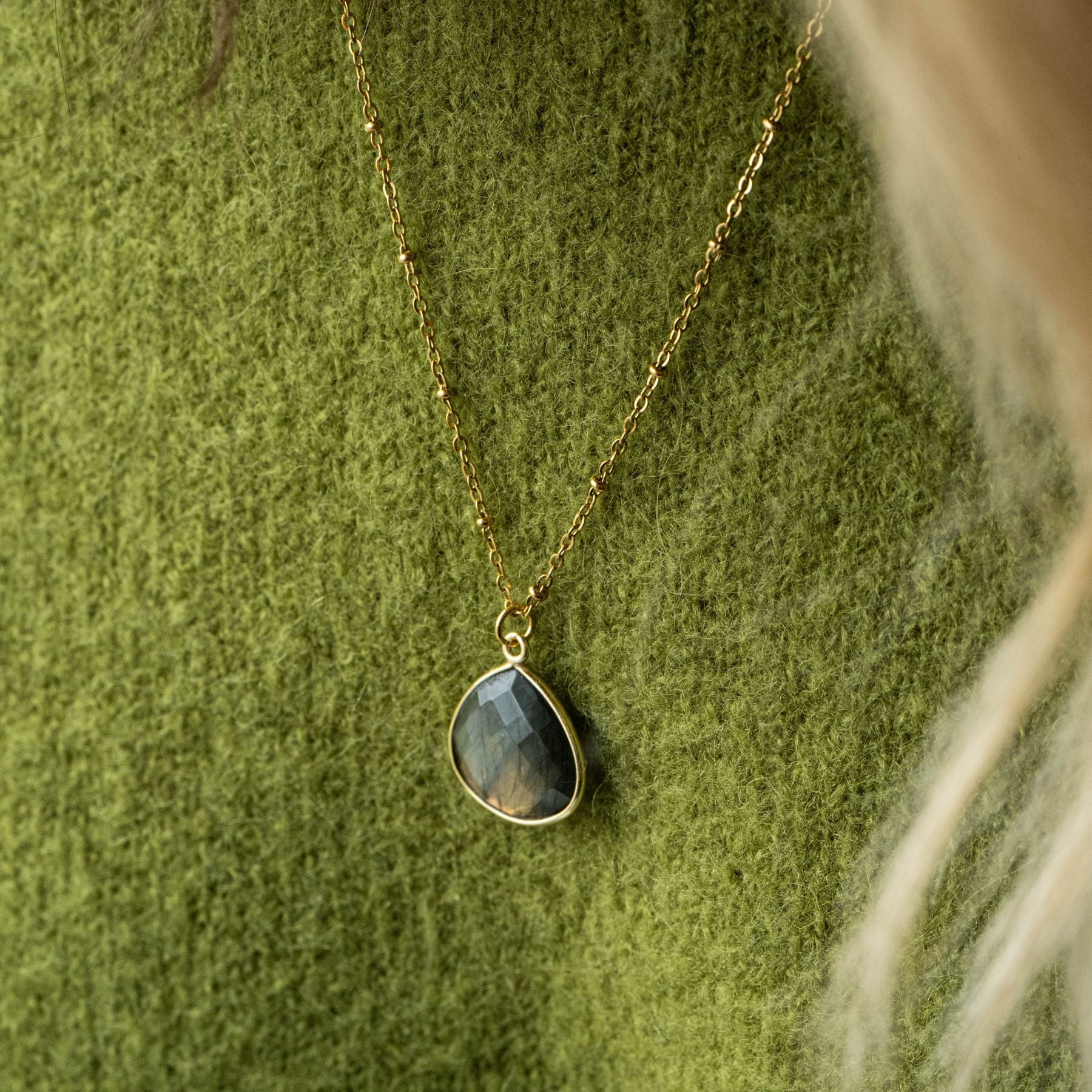 Collier "Némésis" en Labradorite