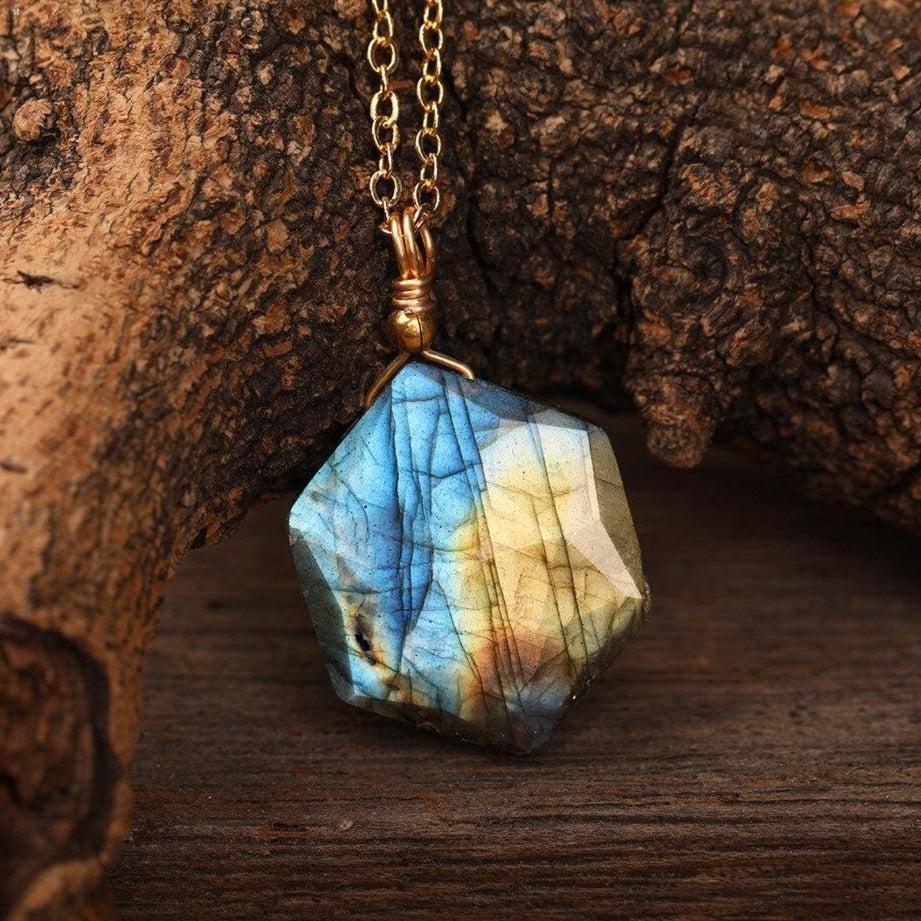 Pointe en pierre naturelle de labradorite (Obél - Boutique Creharmony